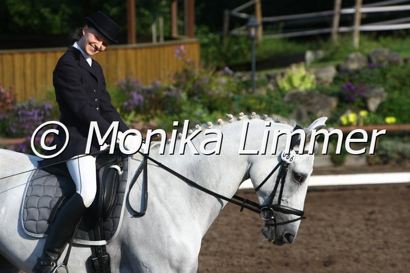 109M6072_Genia_Dressurreiter L.JPG